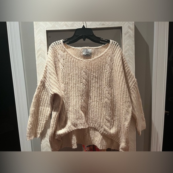 Brand: Urban outfitters Size: XS Style. Cute high low knit ivory sweater - Picture 2 of 5